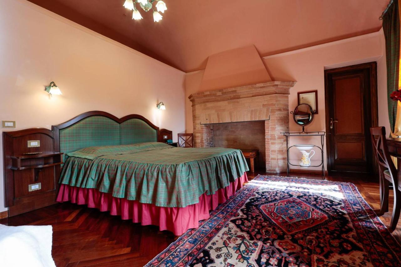 Hotel Corte Dei Tini Teramo Exteriör bild