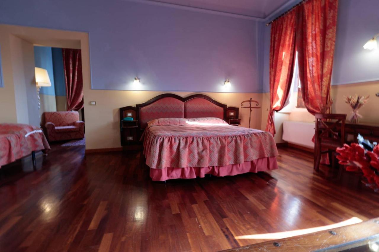 Hotel Corte Dei Tini Teramo Exteriör bild