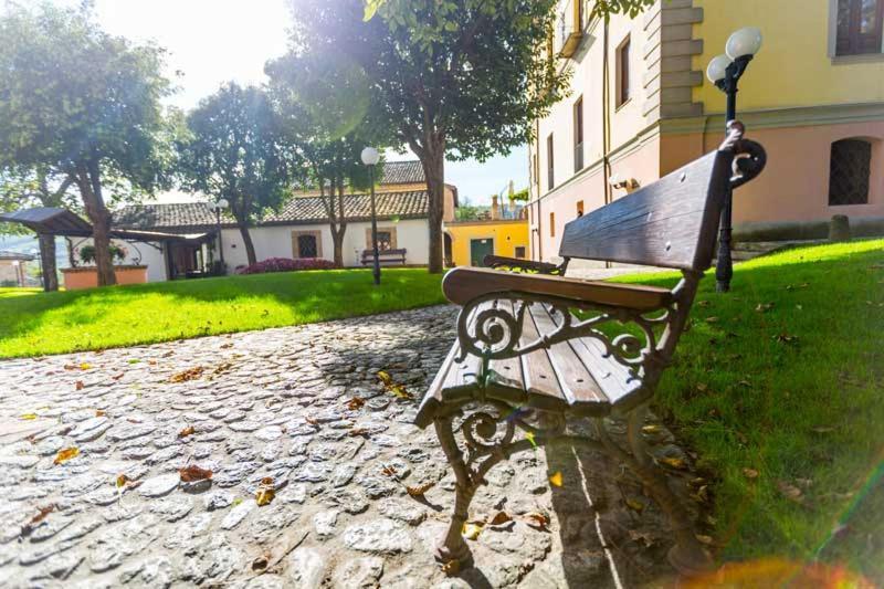 Hotel Corte Dei Tini Teramo Exteriör bild